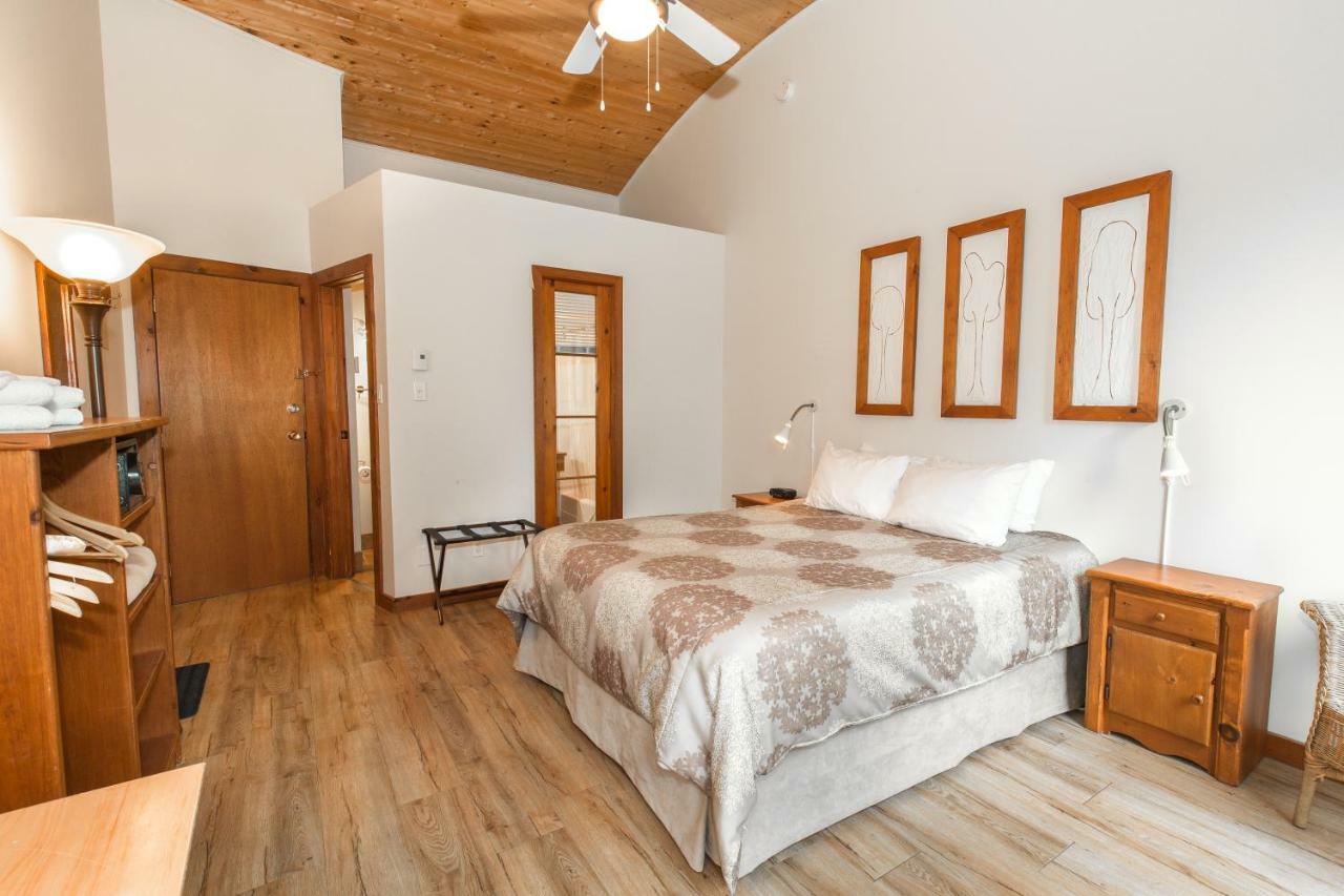 La Petite Auberge De Jouvence Magog Buitenkant foto